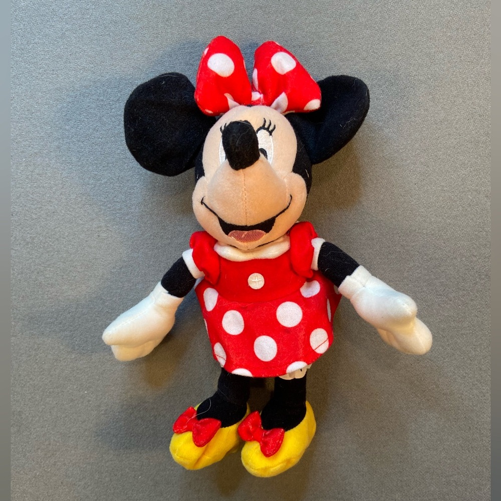 Minnie Mouse Small‎ plush Stuffed Animal.
Adorable! 11”